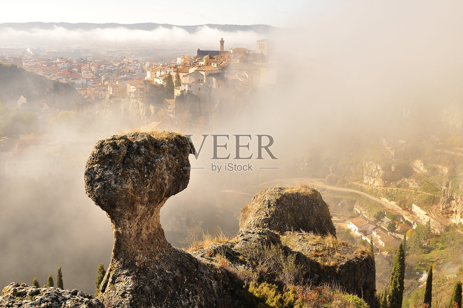 石灰石或石灰石的形成经历了数千年。照片摄影图片