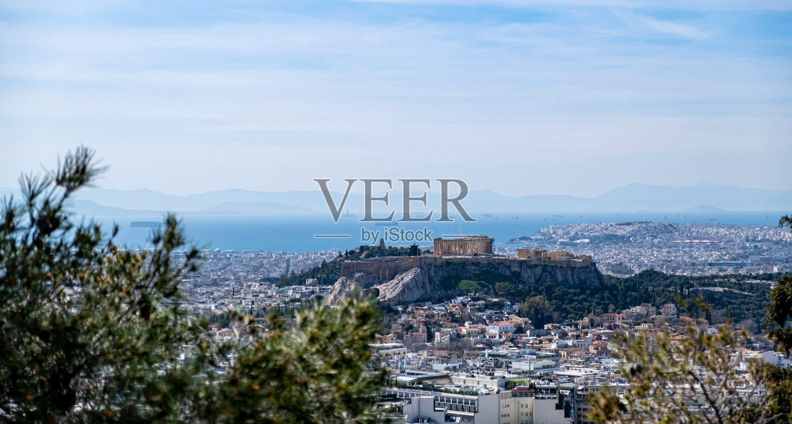 希腊雅典。卫城和帕台农神庙，从利卡贝图斯山眺望。照片摄影图片