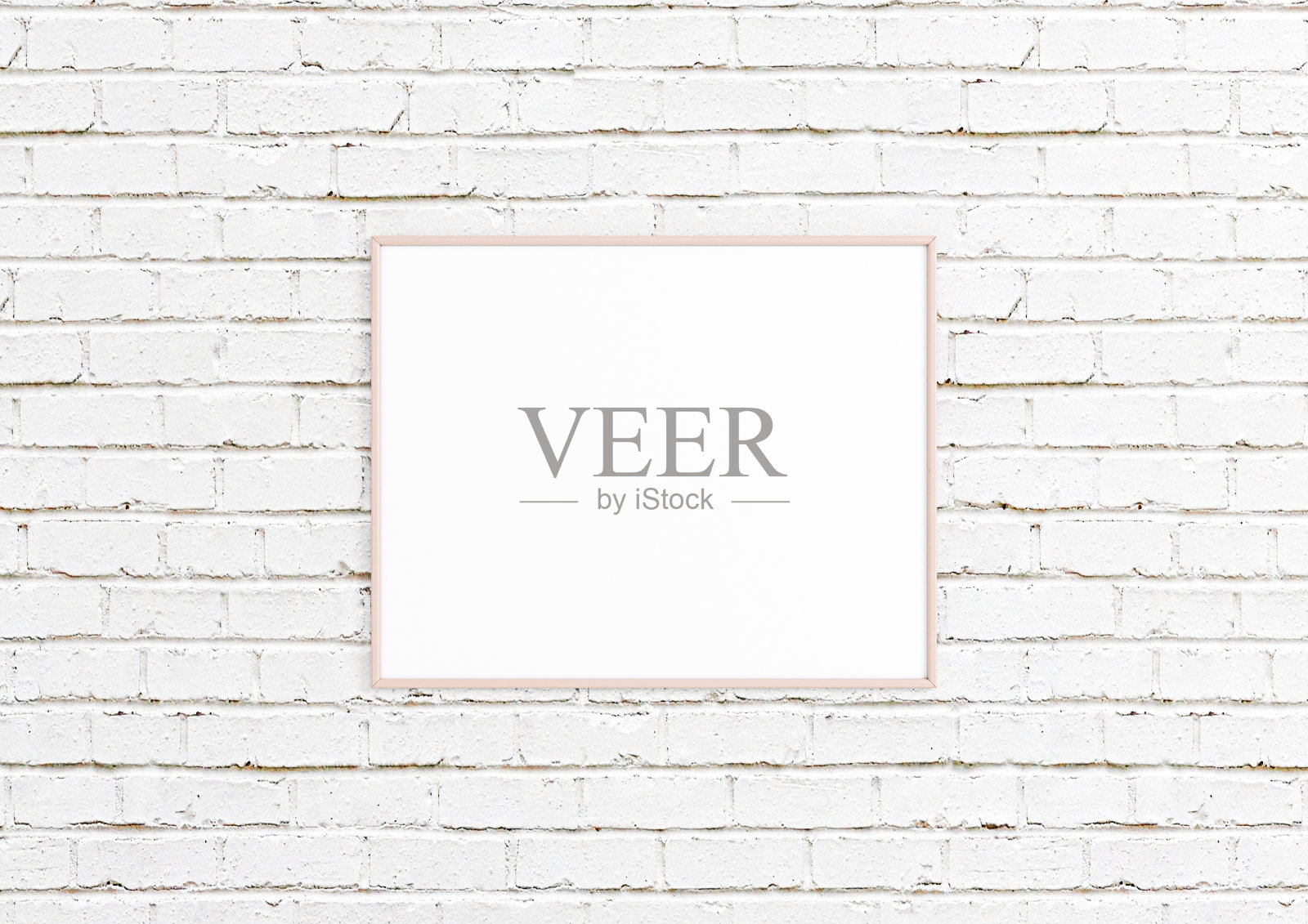 单8x10水平粉红色框架模型在白色砖墙上。照片摄影图片