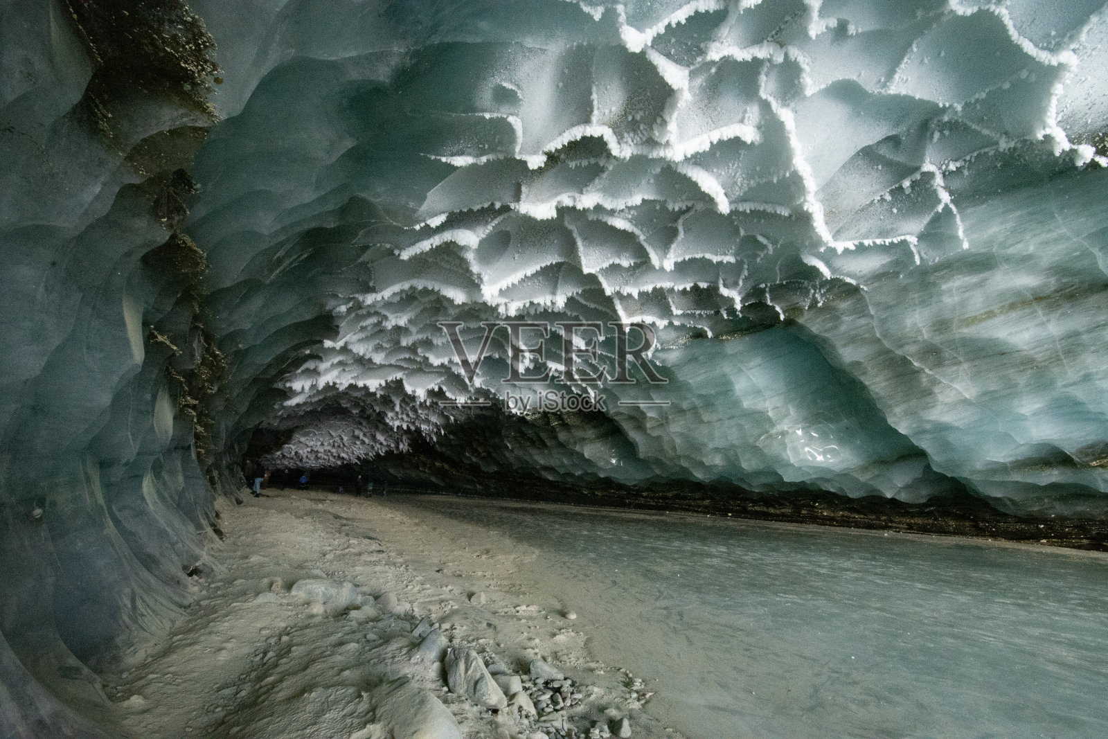 阿拉斯加理查森公路217英里处的卡斯纳冰川冰洞照片摄影图片