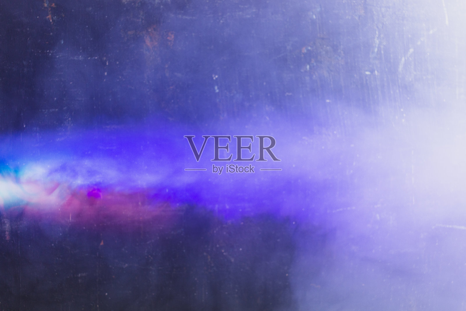 黑色背景和烟雾照片摄影图片