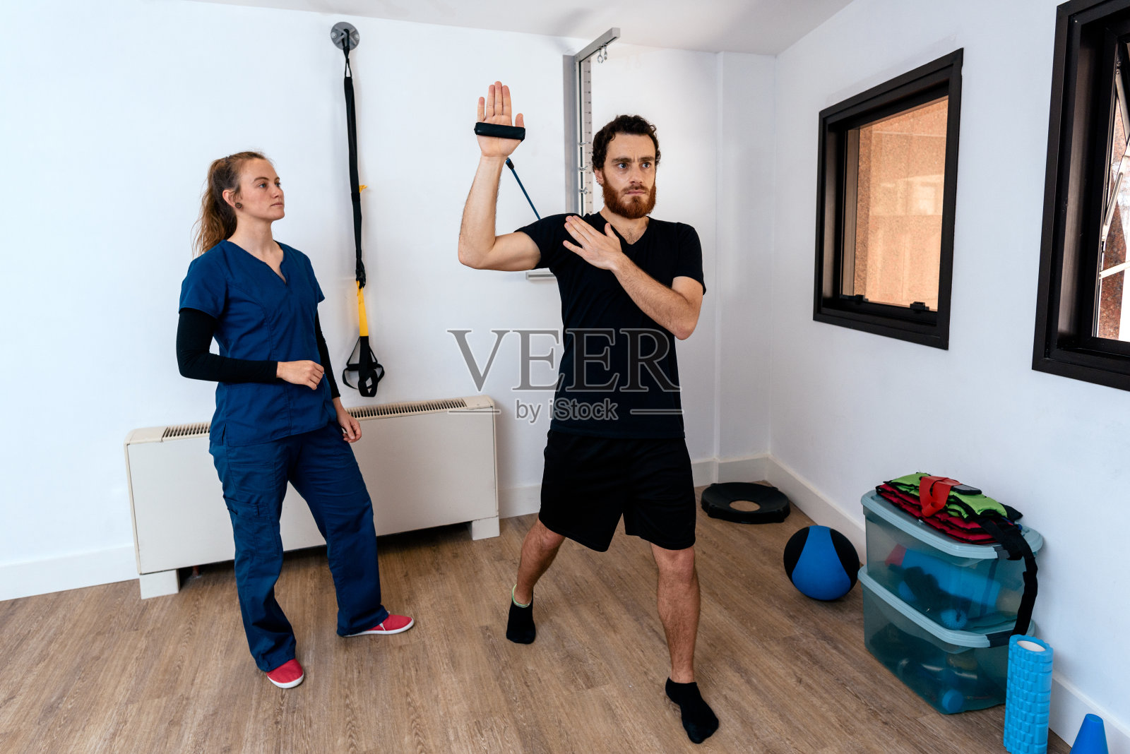 在物理治疗诊所进行康复治疗照片摄影图片