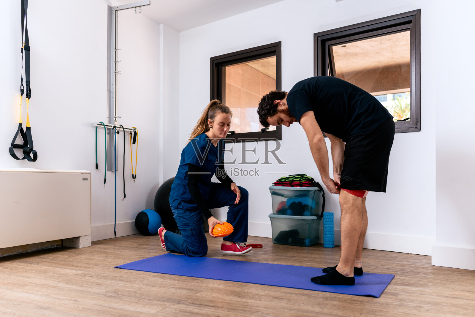 在物理治疗诊所进行康复治疗照片摄影图片