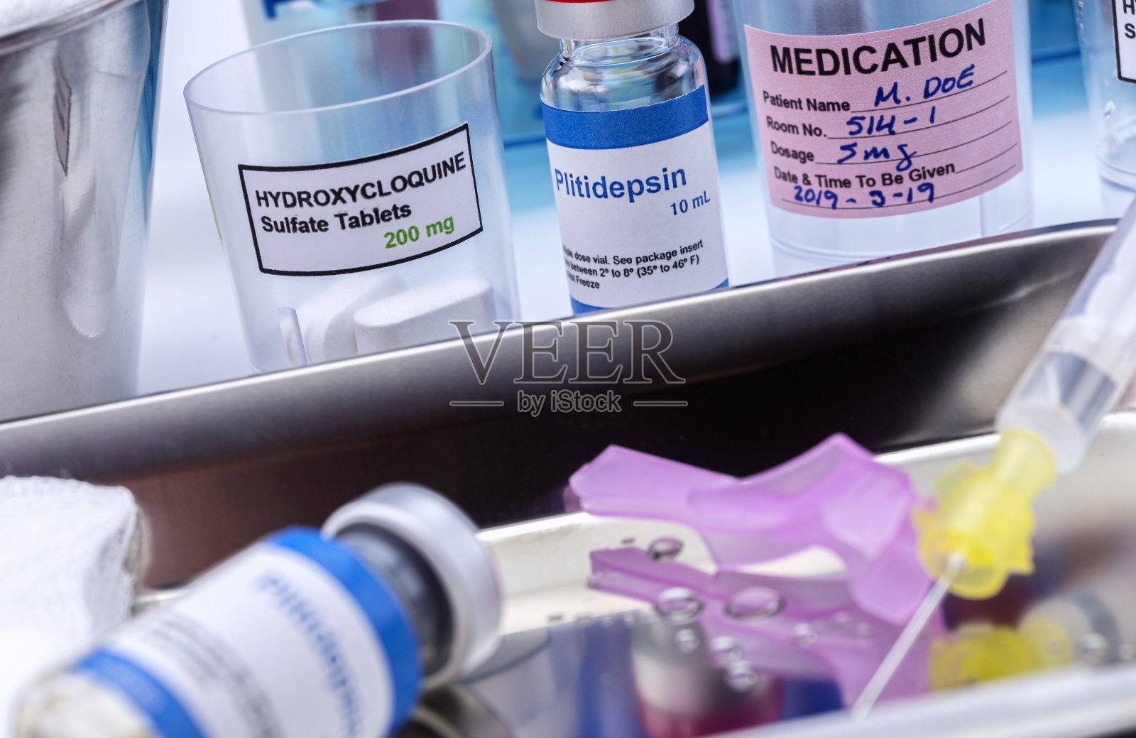 这一配方对SARS-CoV-2有更强的抗病毒功效，比迄今为止唯一批准的抗病毒药物，概念上照片摄影图片