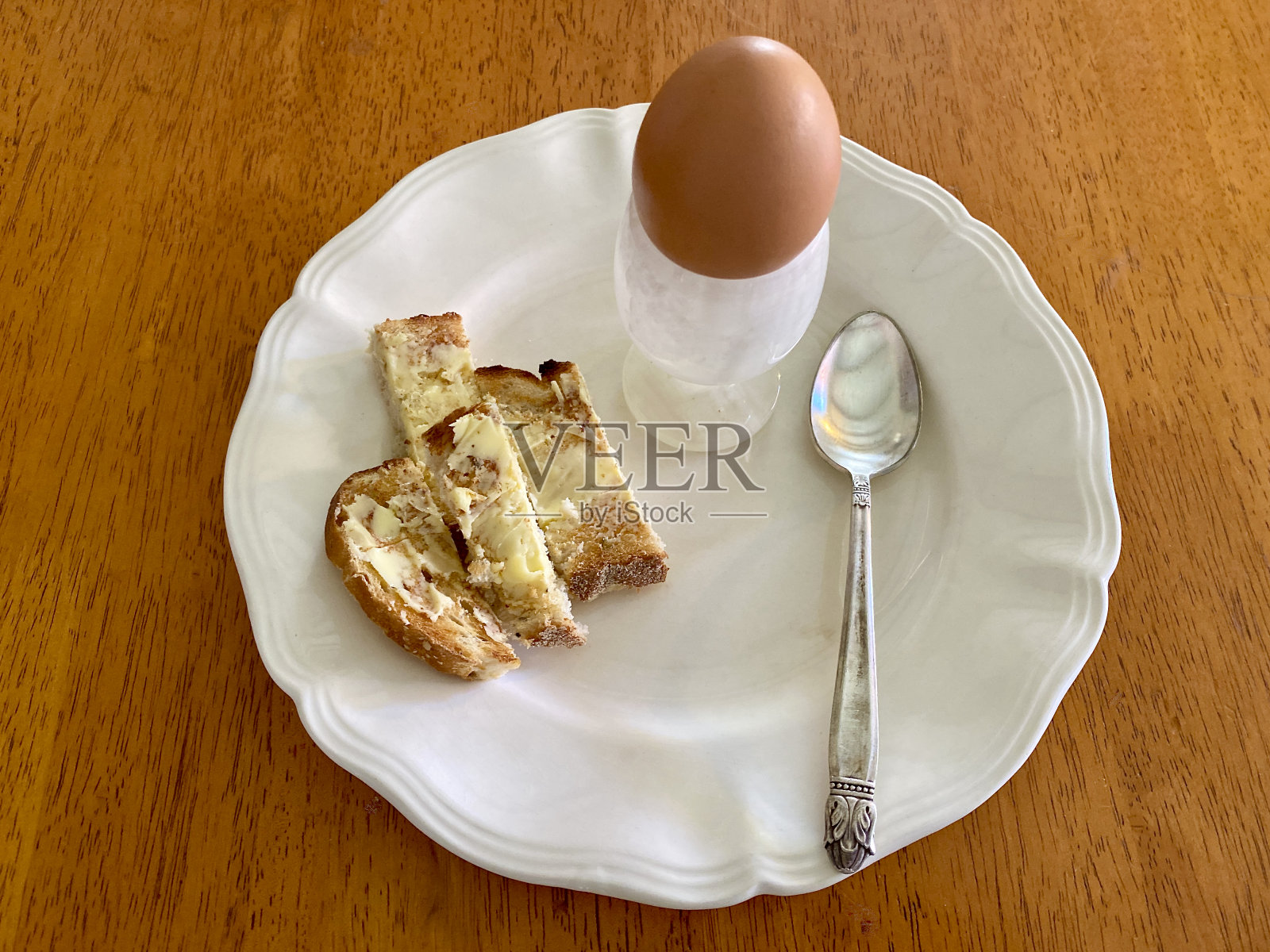 澳洲有机煮蛋，蛋杯装照片摄影图片