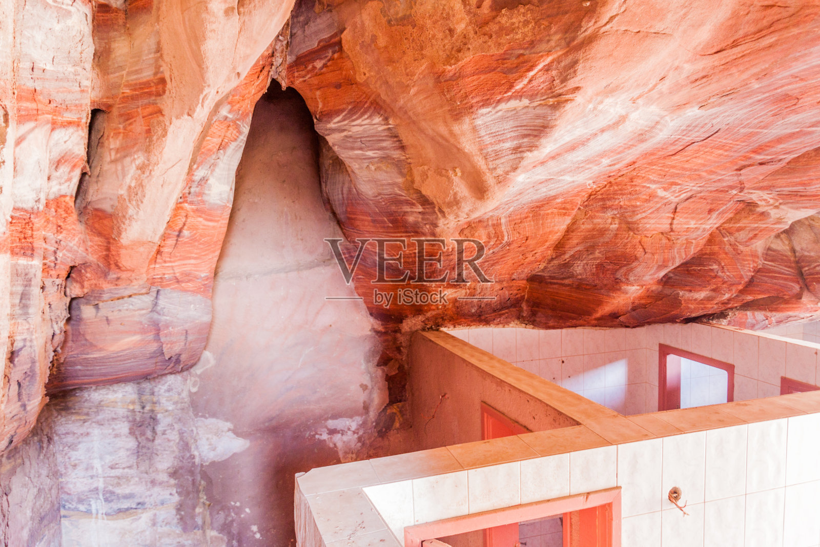 乔德古城佩特拉的洞穴公共卫生间照片摄影图片