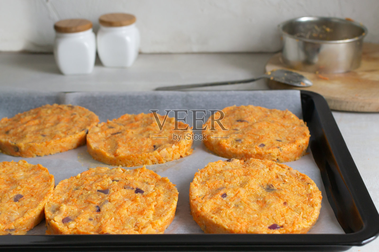 如何在家做素鹰嘴豆汉堡的排骨。一步一步的指导。步骤7。照片摄影图片