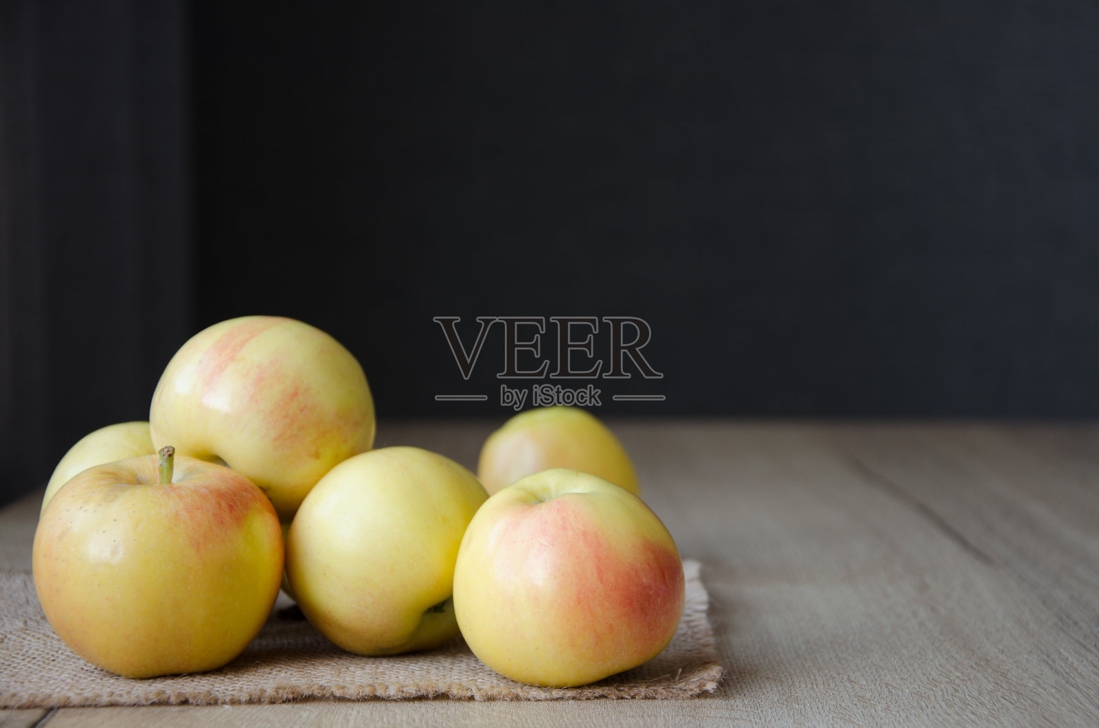 黄色的苹果照片摄影图片