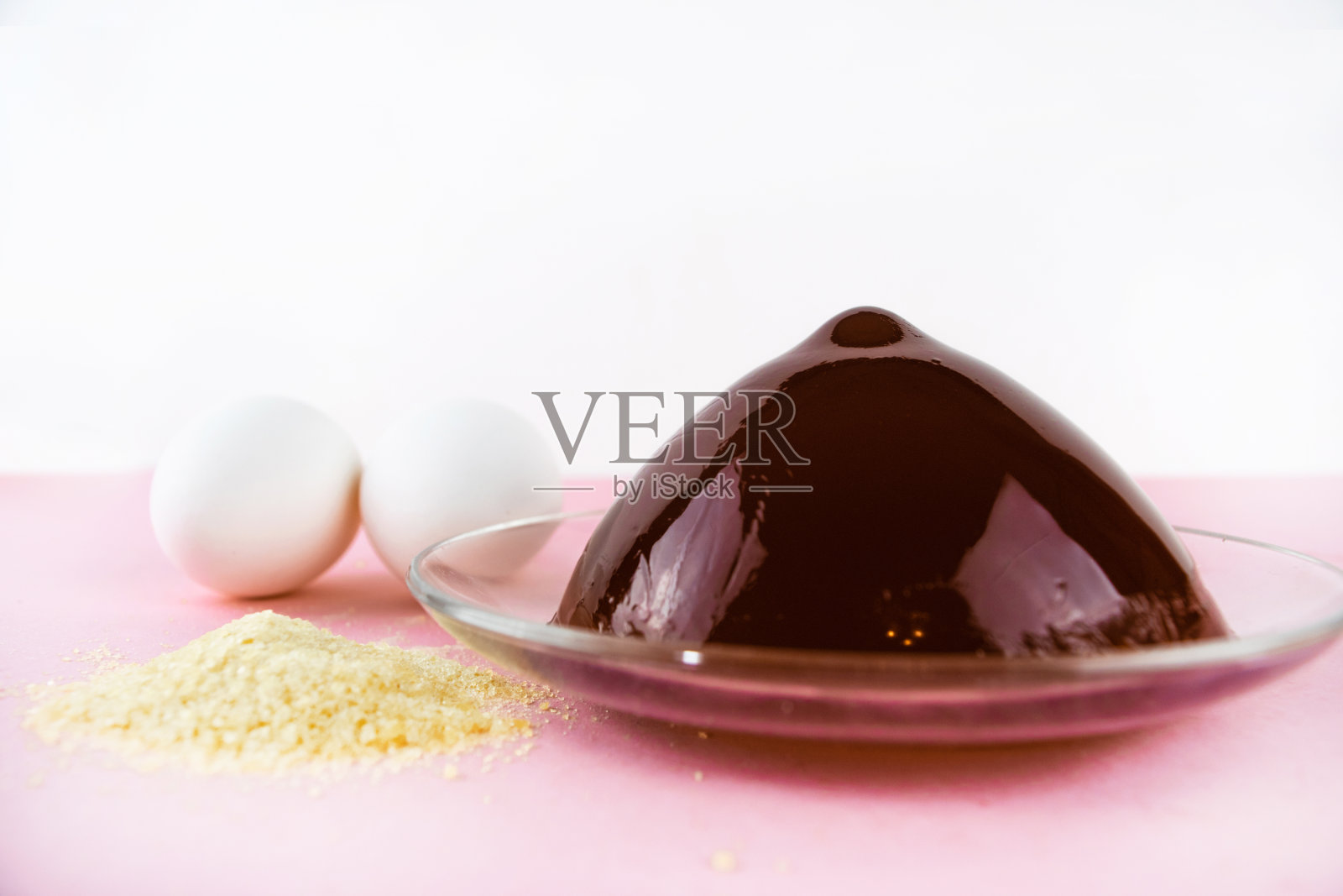 果冻、明胶粉和鸡蛋是含有胶原蛋白的主要食物，对年轻的皮肤和健康的关节必不可少。照片摄影图片