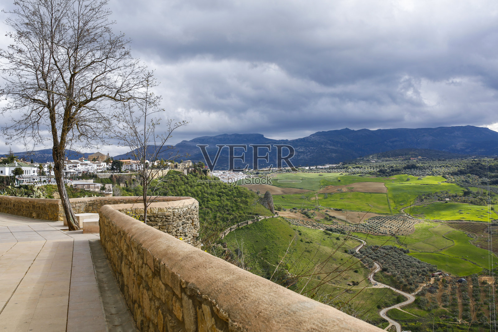 隆达是西班牙安达卢西亚非常受欢迎的旅游小镇照片摄影图片