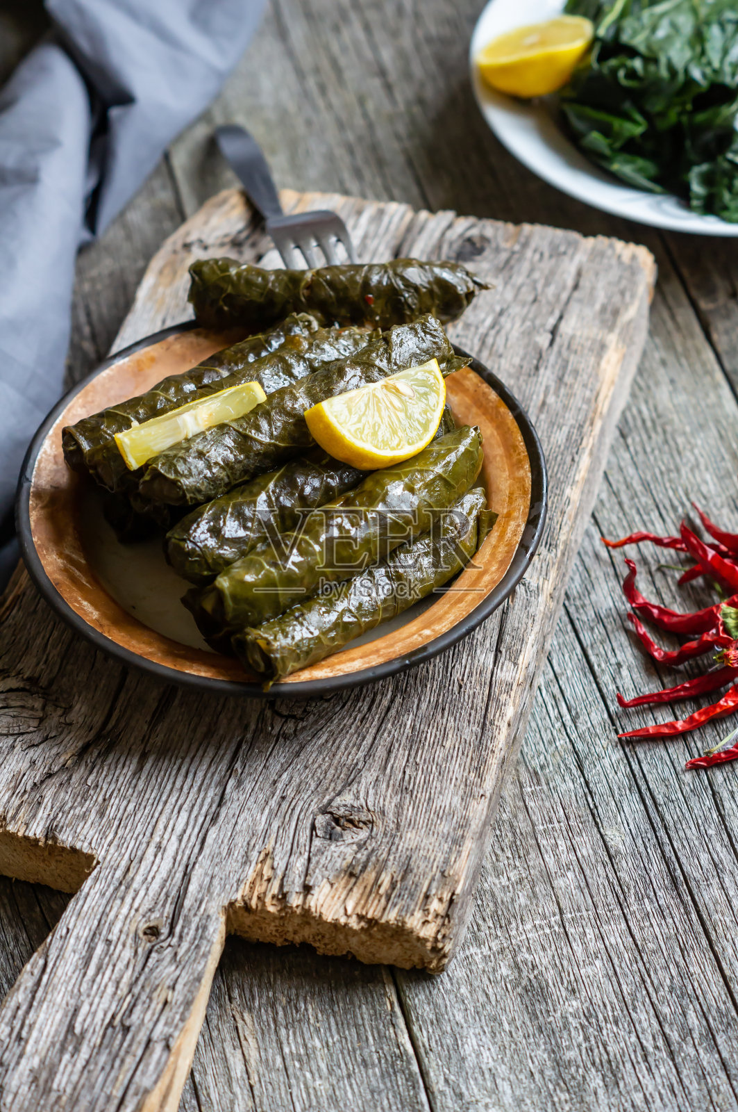 塞煮叶羽衣甘蓝，传统的土耳其黑海地区食物，萨尔马，多尔马照片摄影图片