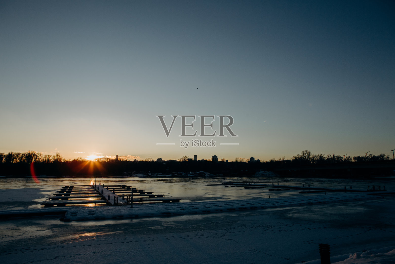 冬季景观海湾空码头日落照片摄影图片