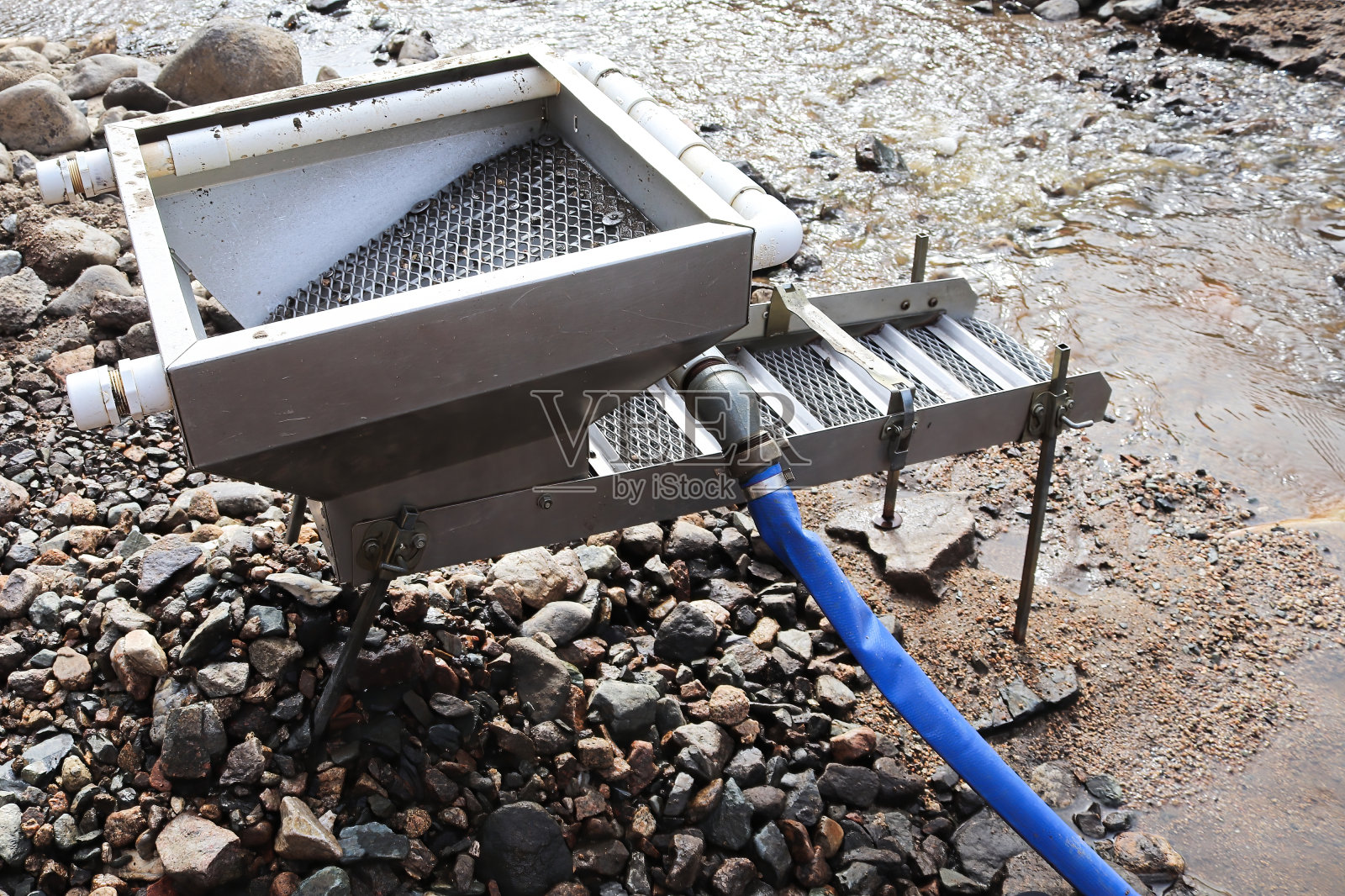 水闸视图的一个水闸设置提取黄金在河里照片摄影图片