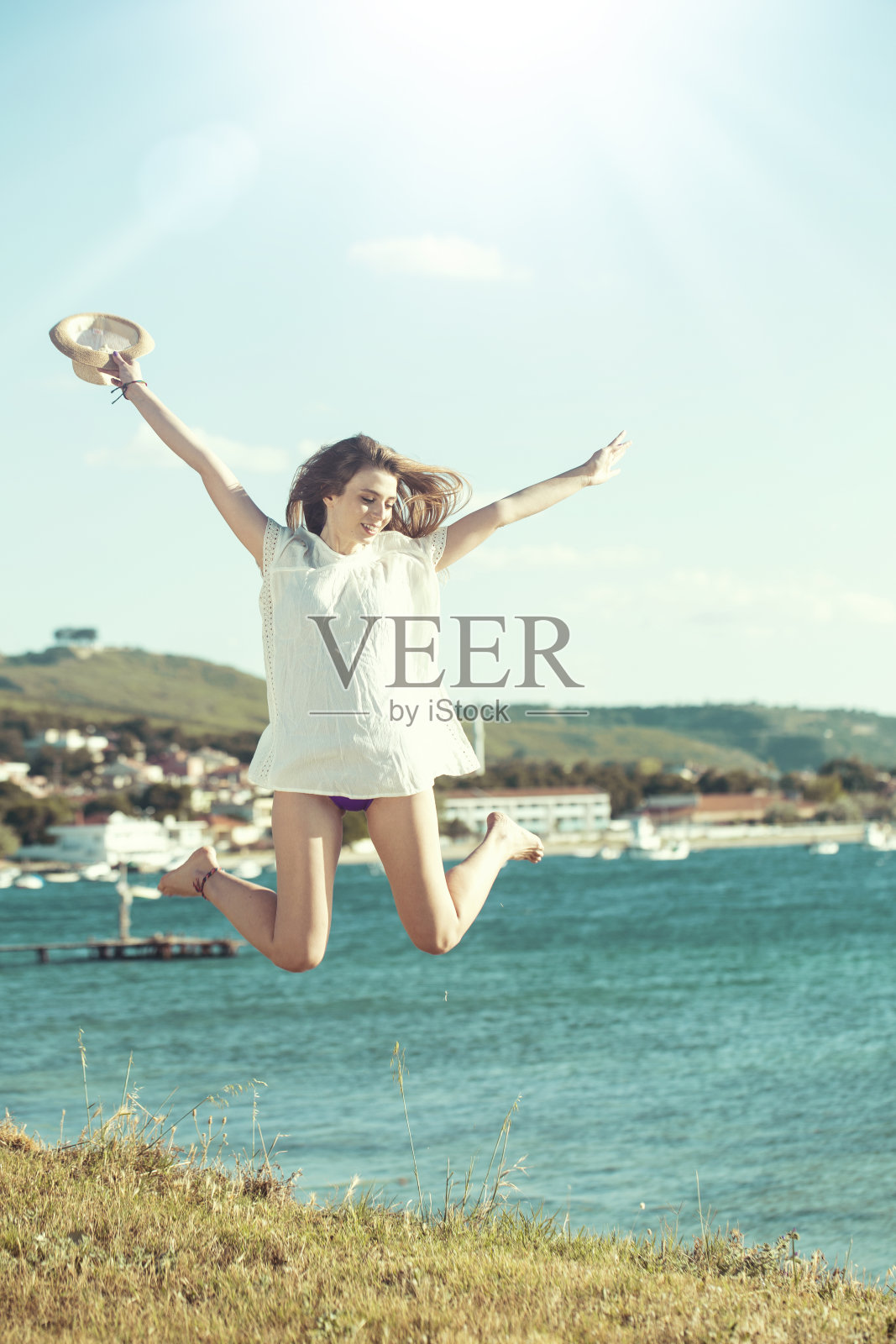 幸福美丽的年轻女子和自由照片摄影图片