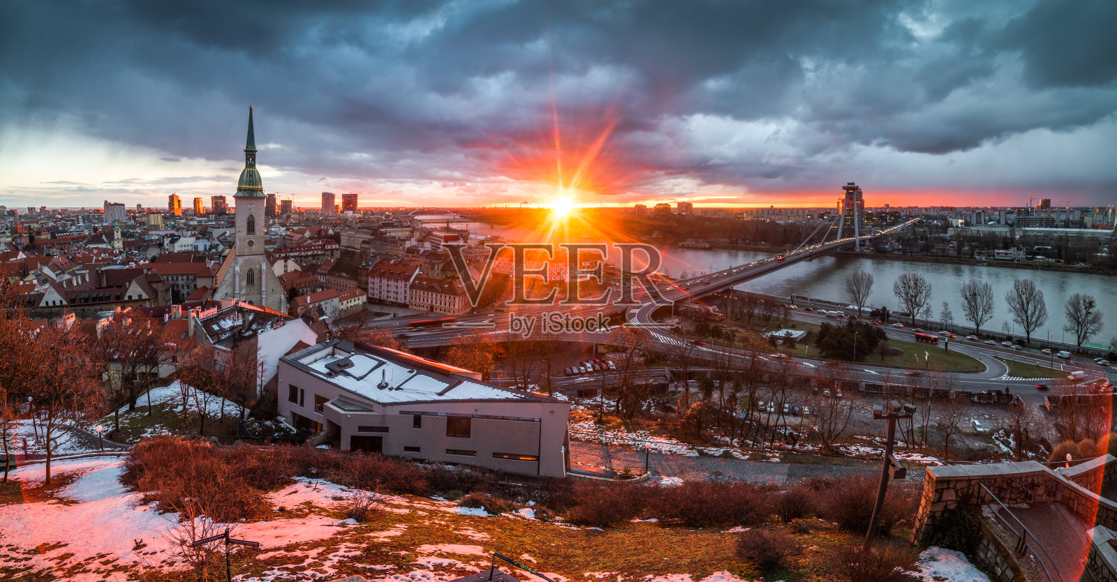 日出时的布拉迪斯拉发城市景观照片摄影图片