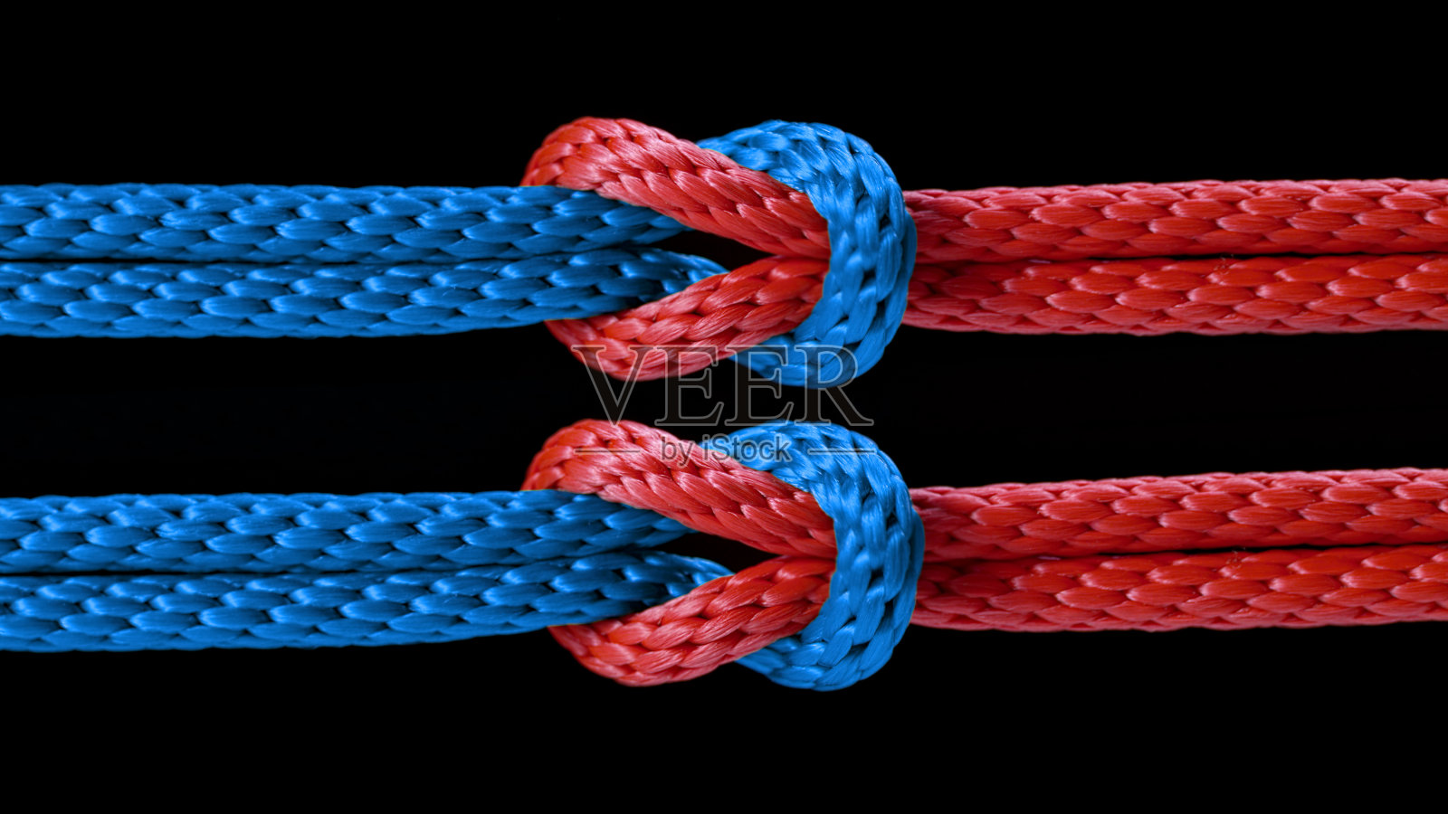 结是用蓝色和红色的绳子绑起来的照片摄影图片