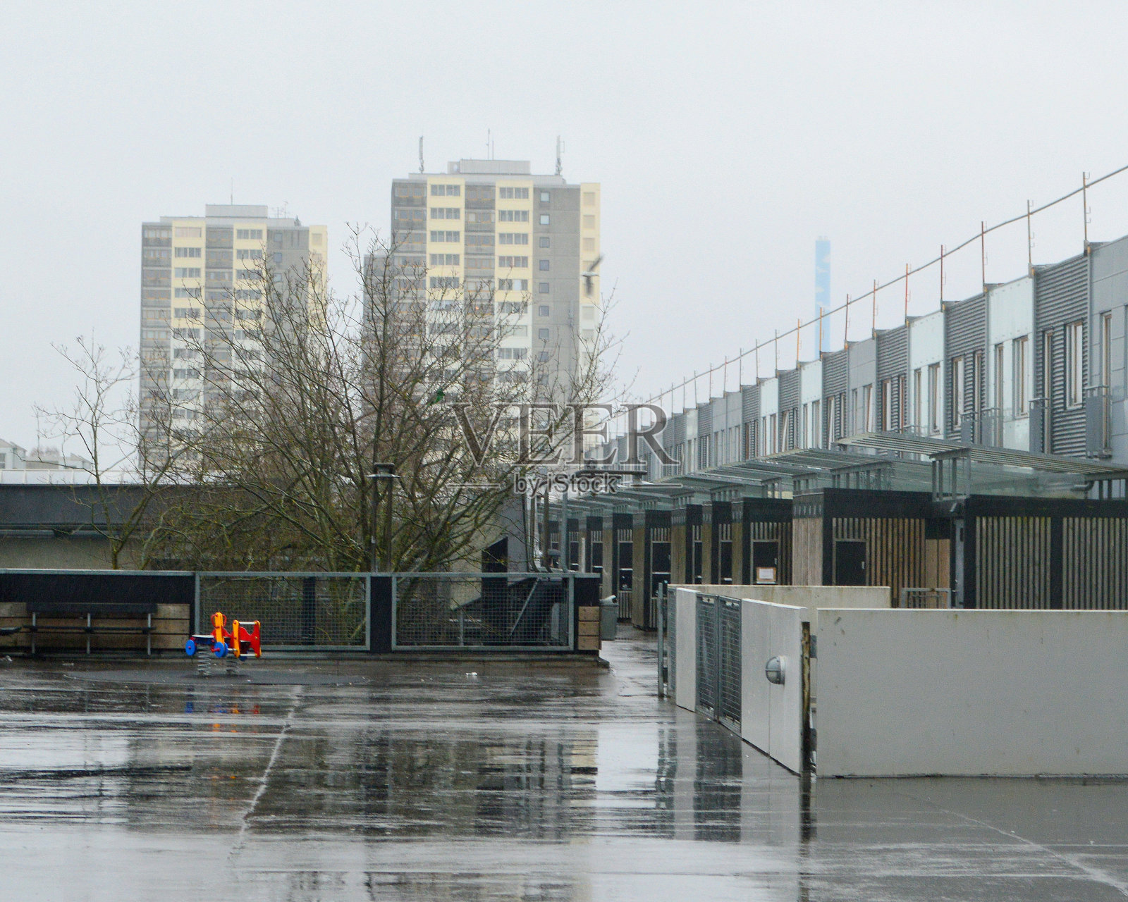 哥本哈根郊区Brøndby Strand的湿操场。照片摄影图片