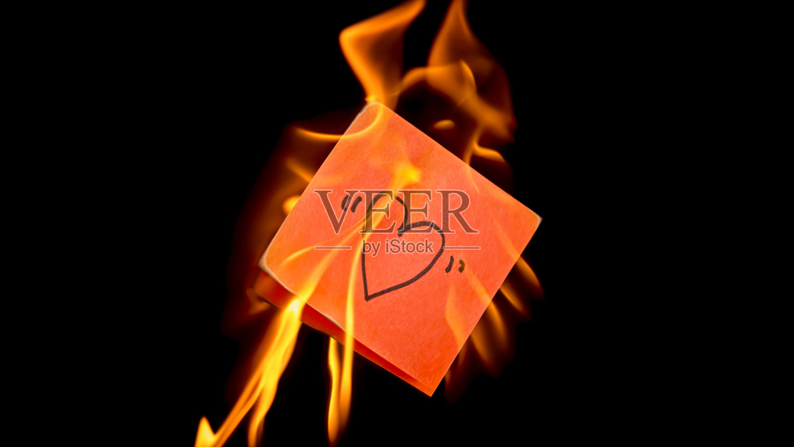 特写红纸与心的象征照片摄影图片