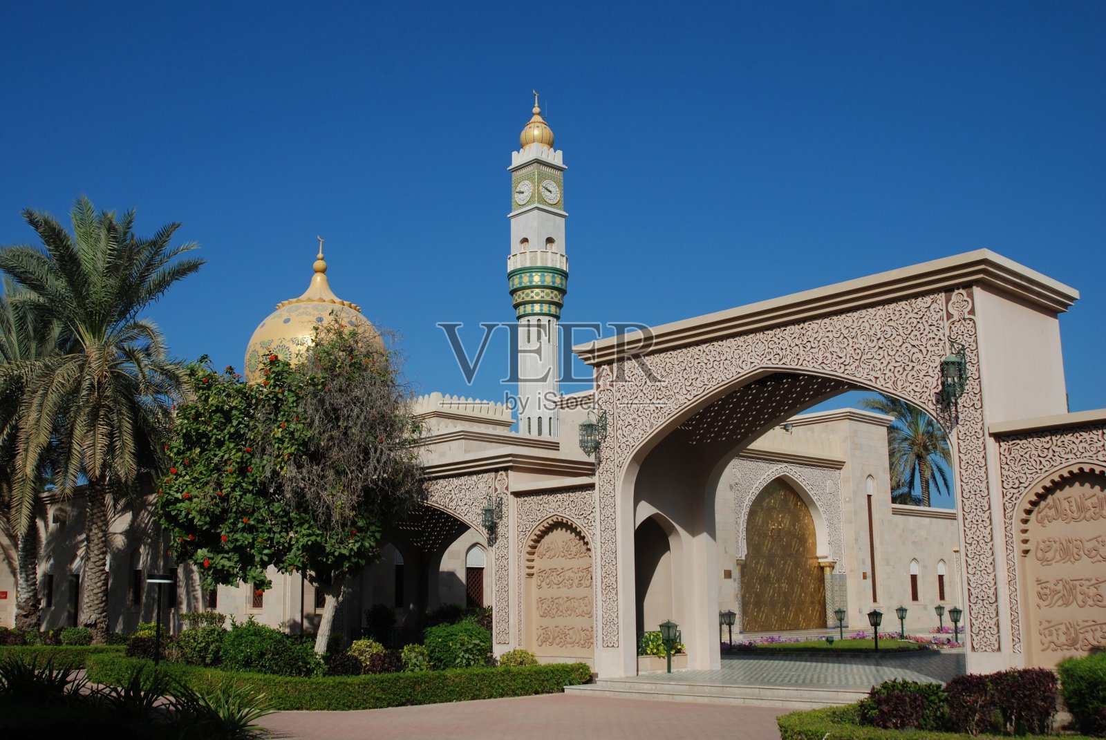 马斯喀特市的清真寺照片摄影图片