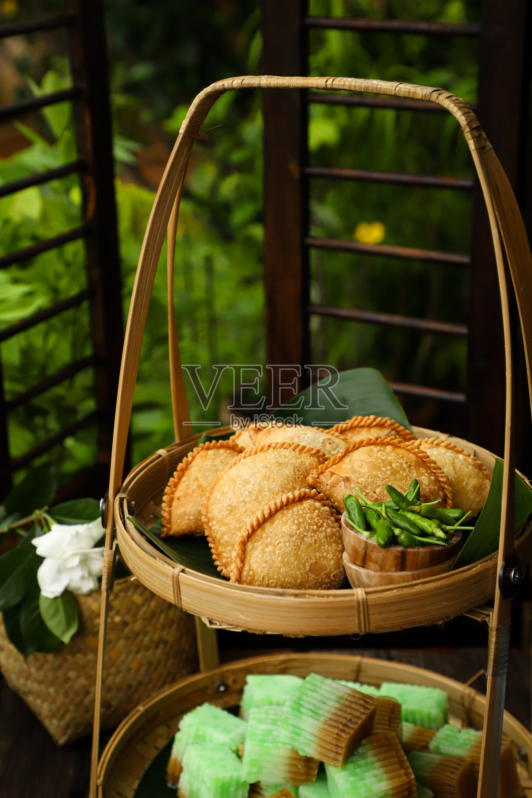 炒饭，土生华人菜炸酥照片摄影图片