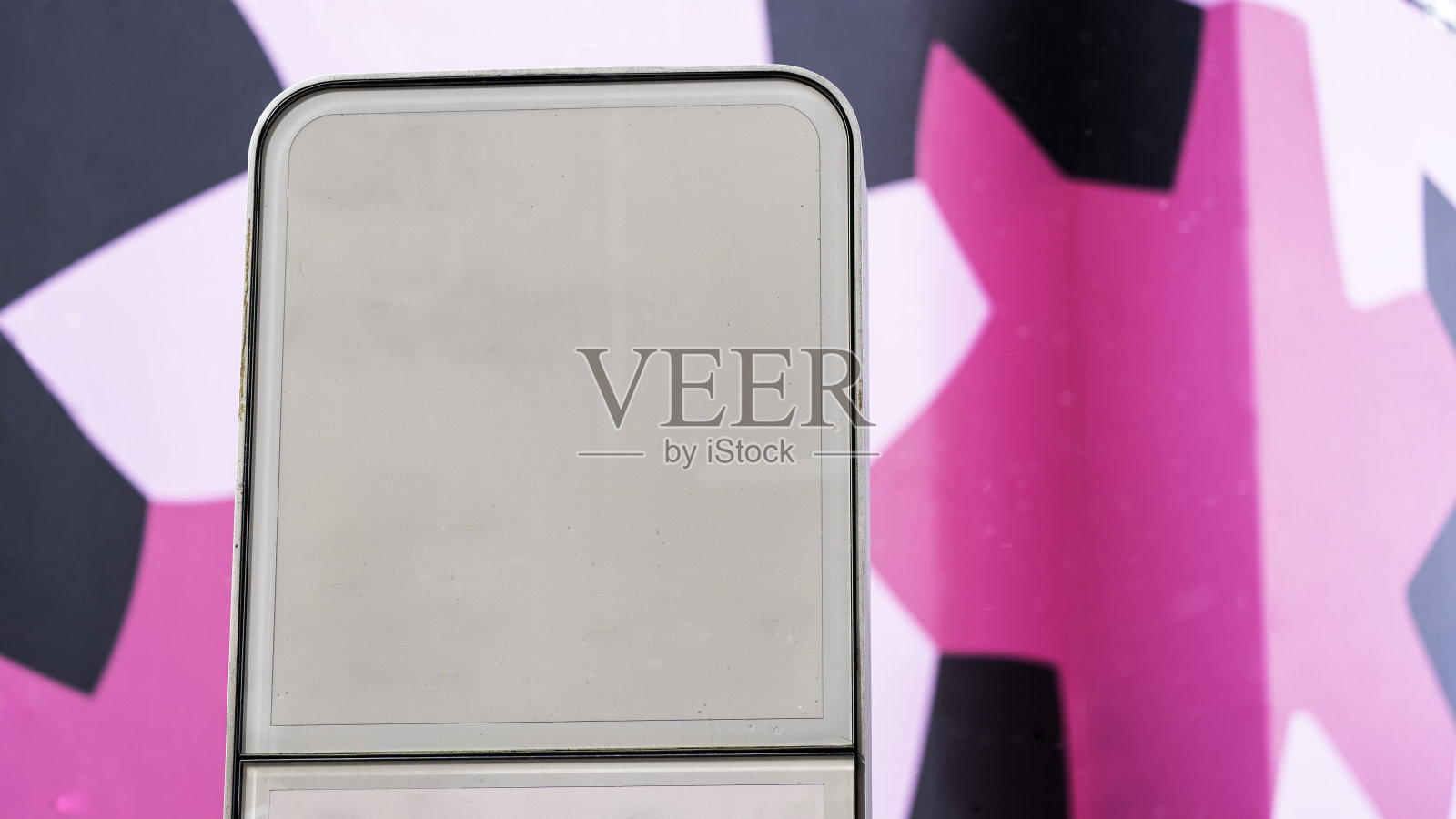 空白标识模板与五颜六色的城市背景位置照片摄影图片