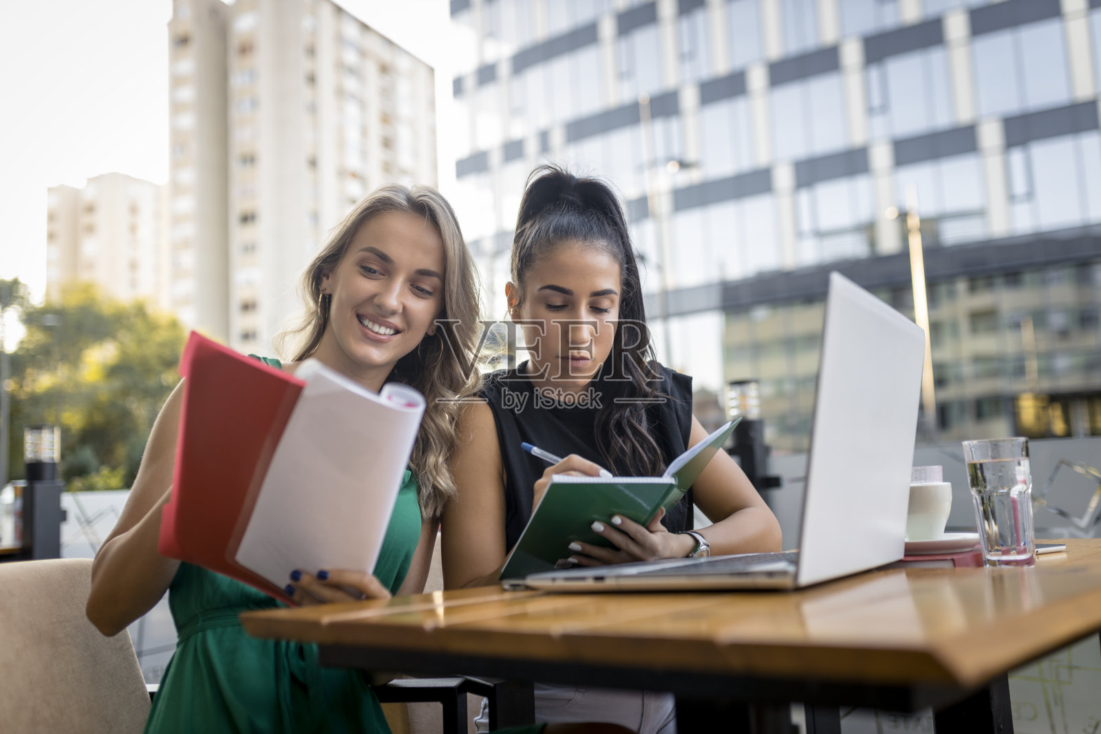 学生考试照片摄影图片