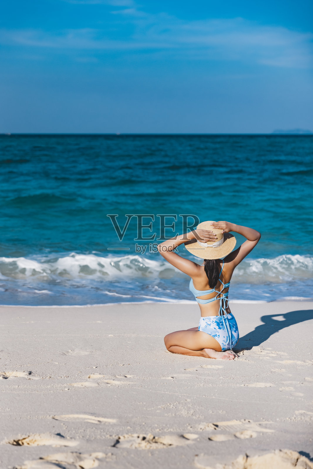 旅游亚洲女人夏季在泰国的海滩上放松的一天夏季照片摄影图片
