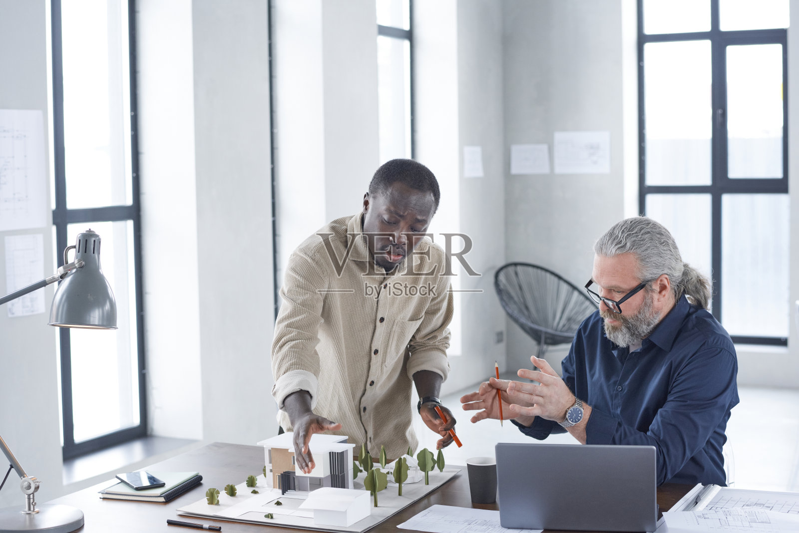 从事建筑施工的人们照片摄影图片