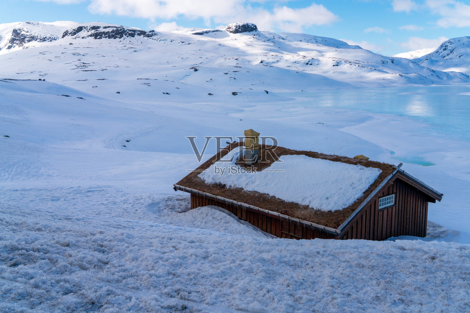 小屋位于挪威的豪克里菲吉尔山脉，也就是所谓的hytte照片摄影图片