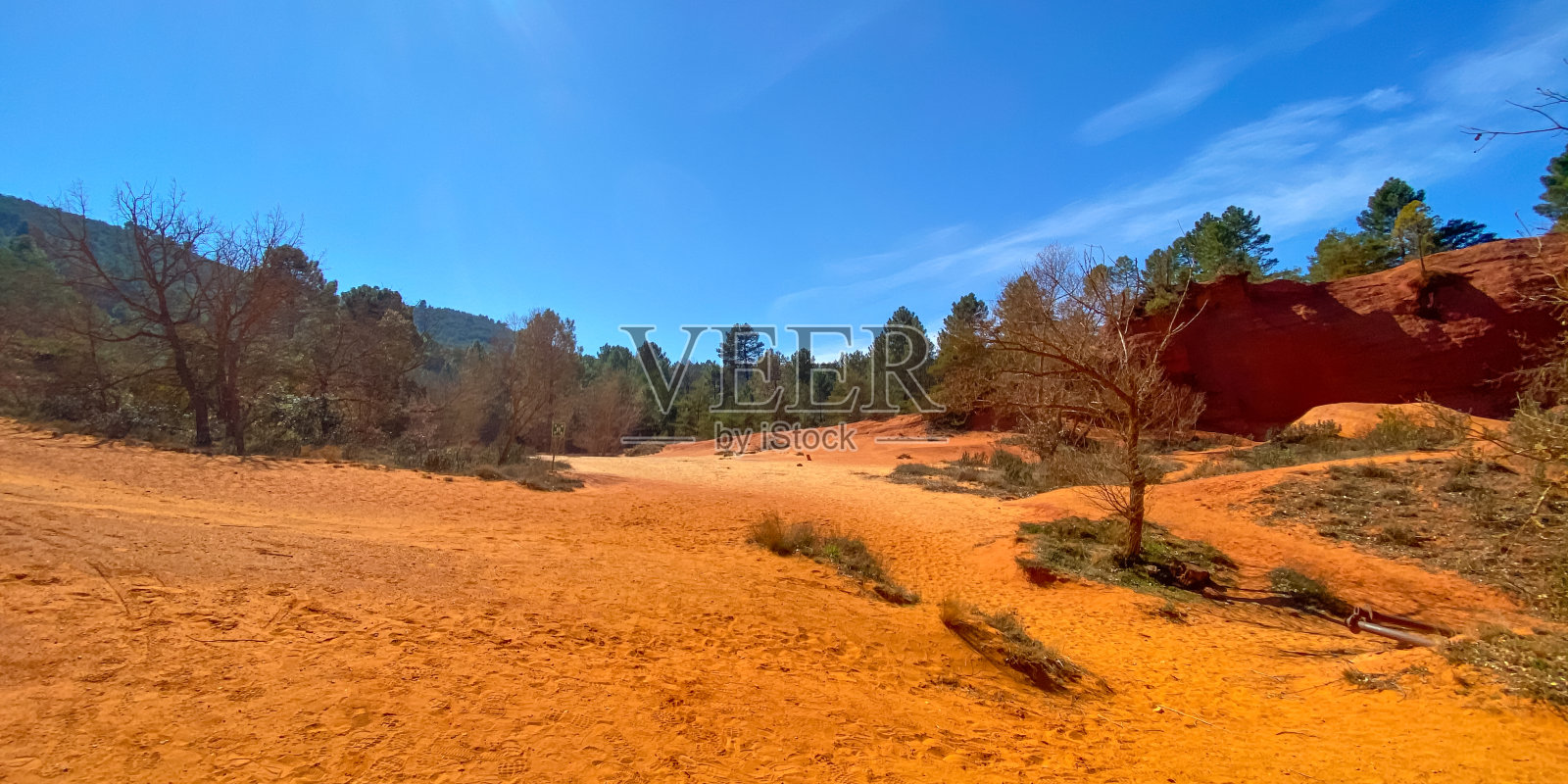 科罗拉多de Rustrel，也被称为科罗拉多普罗旺斯，一个古老的赭石采石场在法国Rustrel照片摄影图片