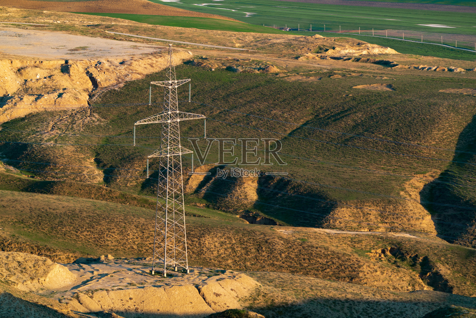 山区电力线路支援照片摄影图片