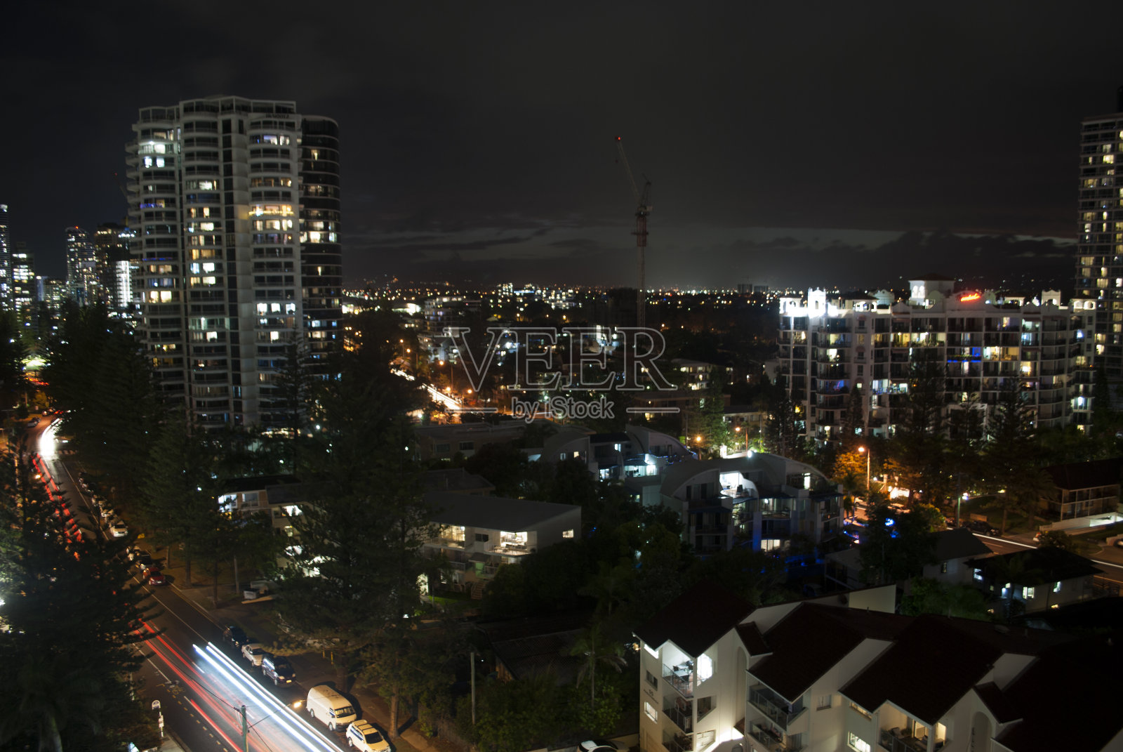 黄金海岸夜晚的城市灯光照片摄影图片