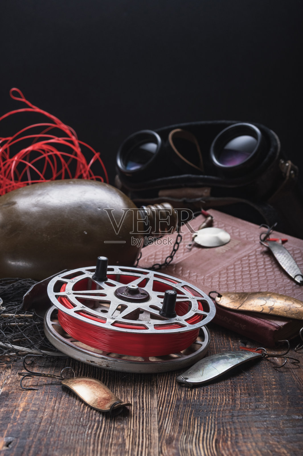 旧苏联渔具和渔具。渔书和渔具。照片摄影图片