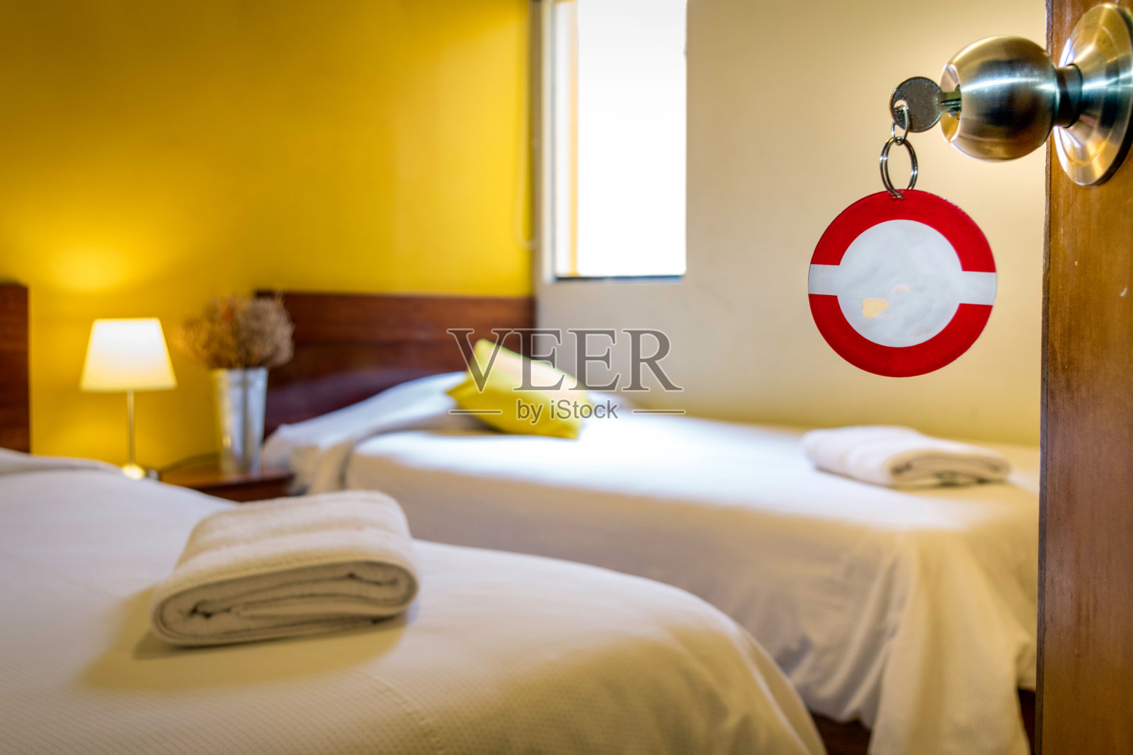 酒店房间用钥匙圈来完成照片摄影图片