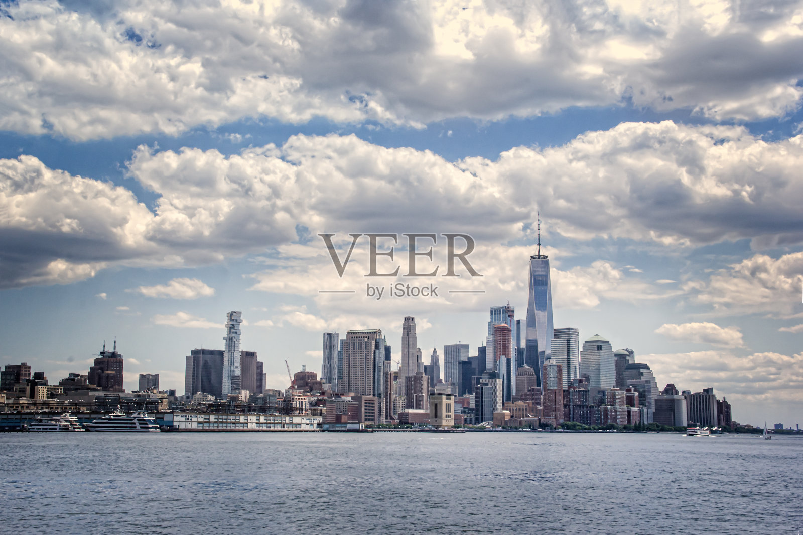 曼哈顿和哈德逊河的天际线，纽约照片摄影图片