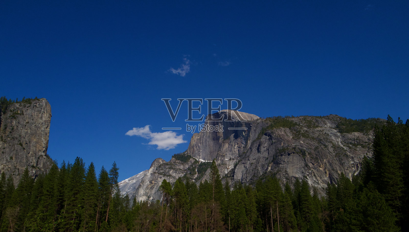 约塞米蒂国家公园的半圆顶照片摄影图片