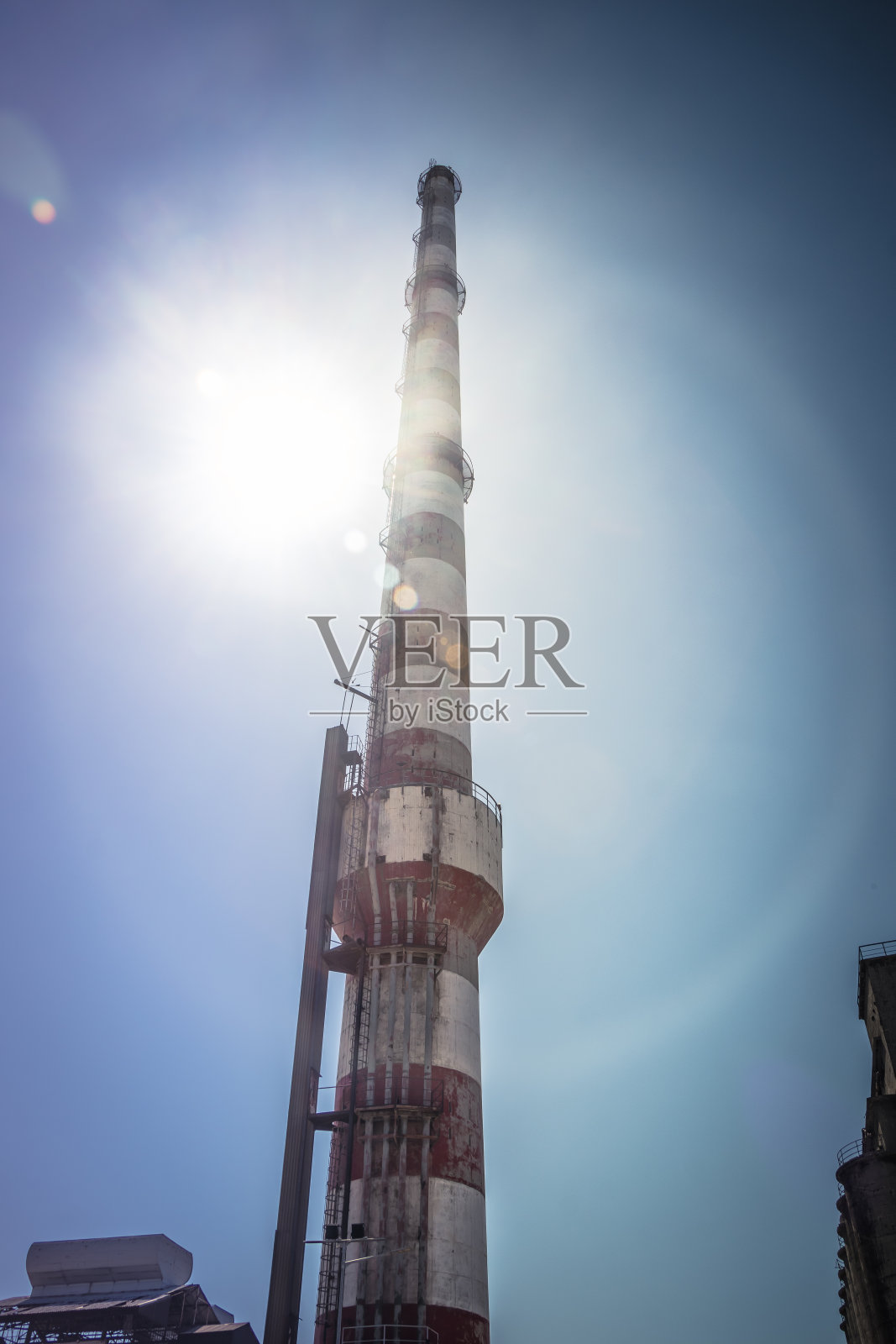 希腊德拉佩索纳废弃的化肥厂照片摄影图片