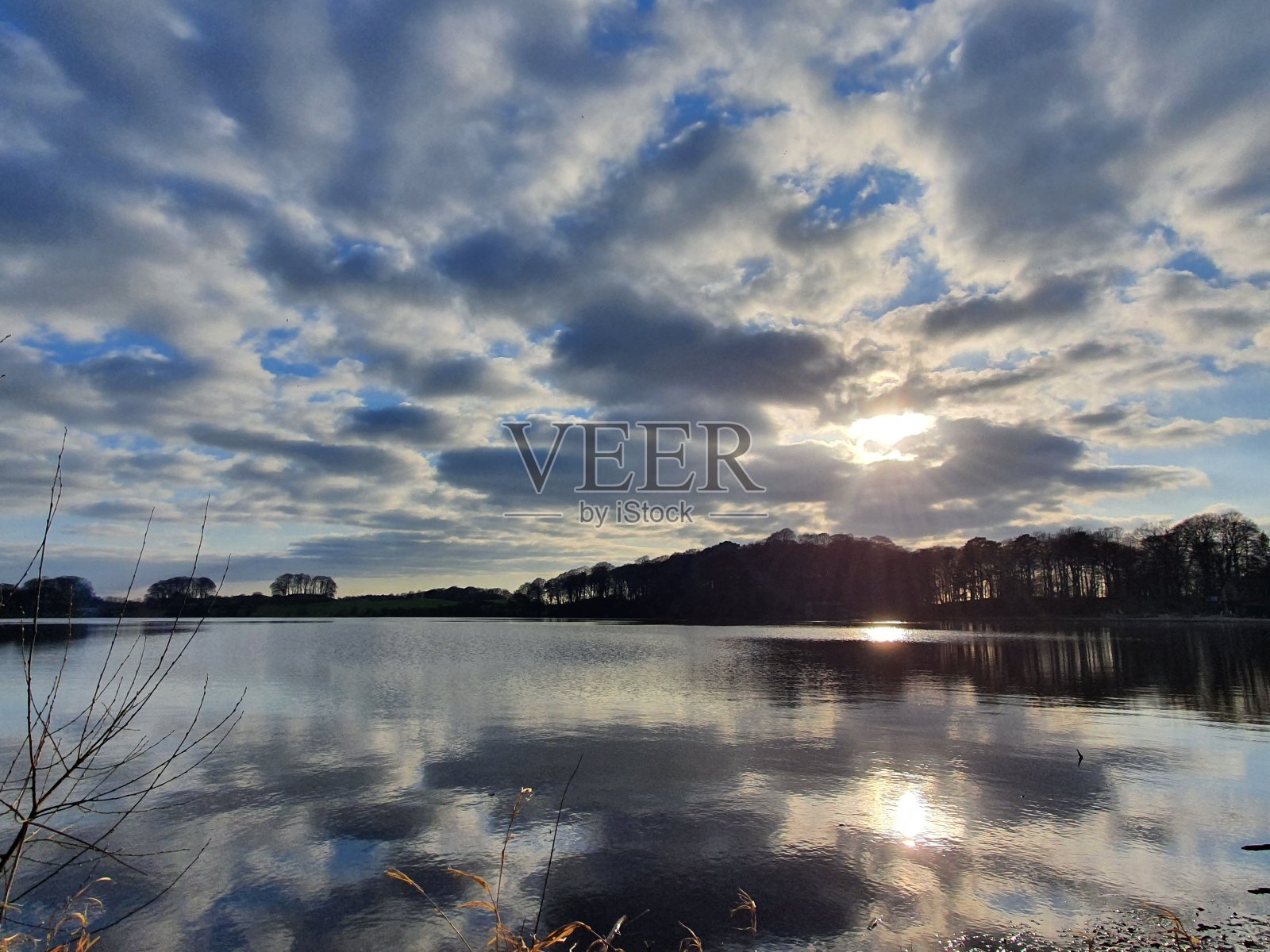 在冰斗湖照片摄影图片