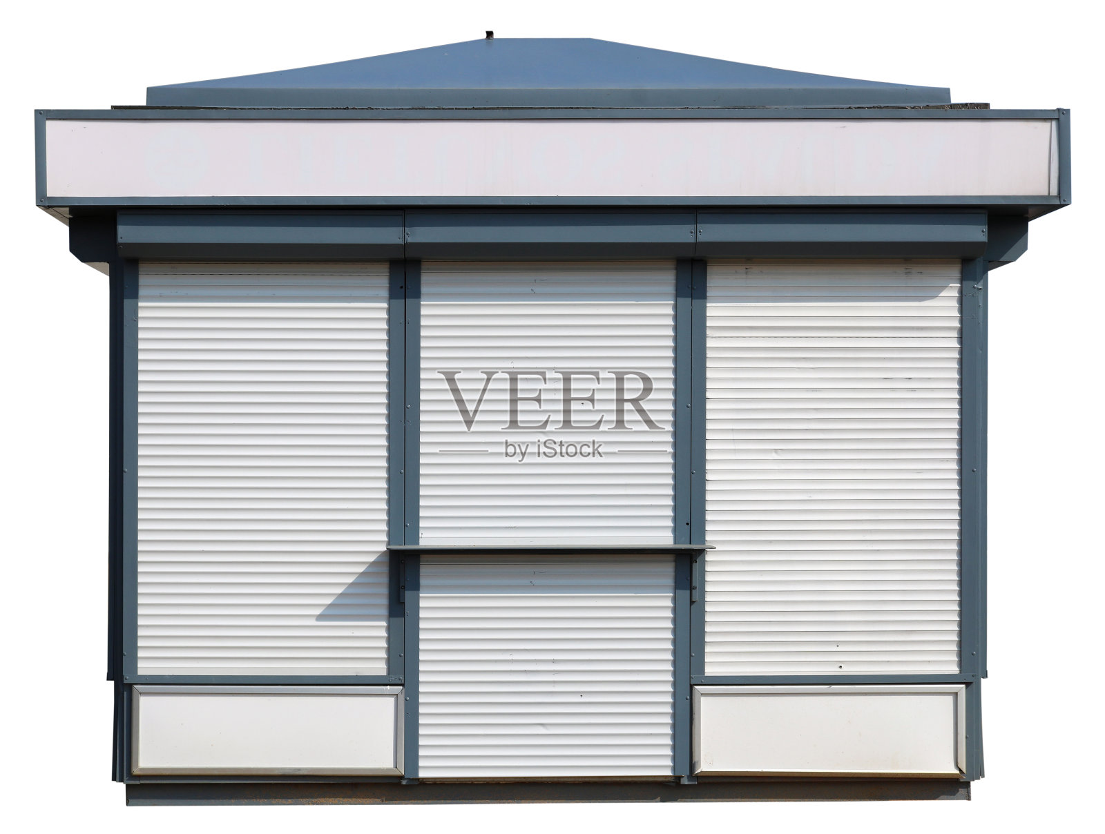 封闭的白色售货亭出售食品。孤立的照片摄影图片