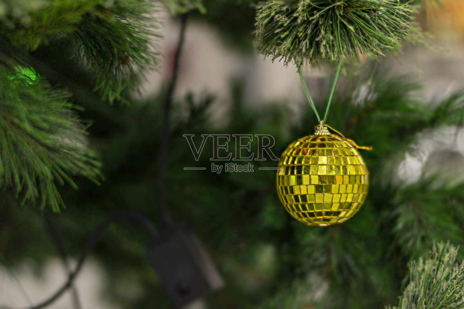 圣诞树上的玩具照片摄影图片