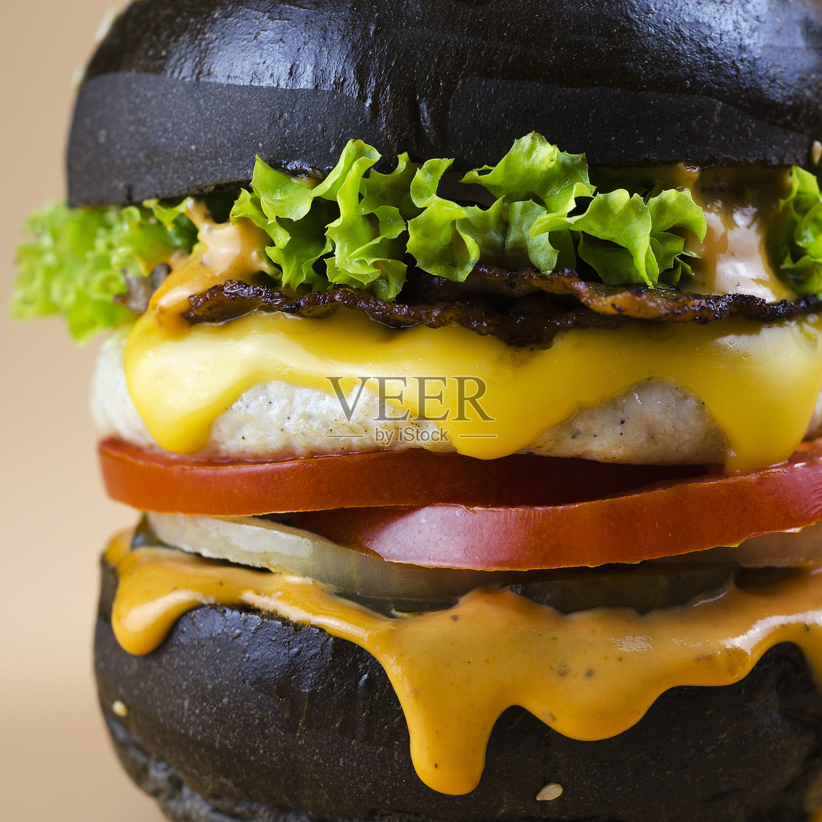 鸡肉汉堡黑面包照片摄影图片