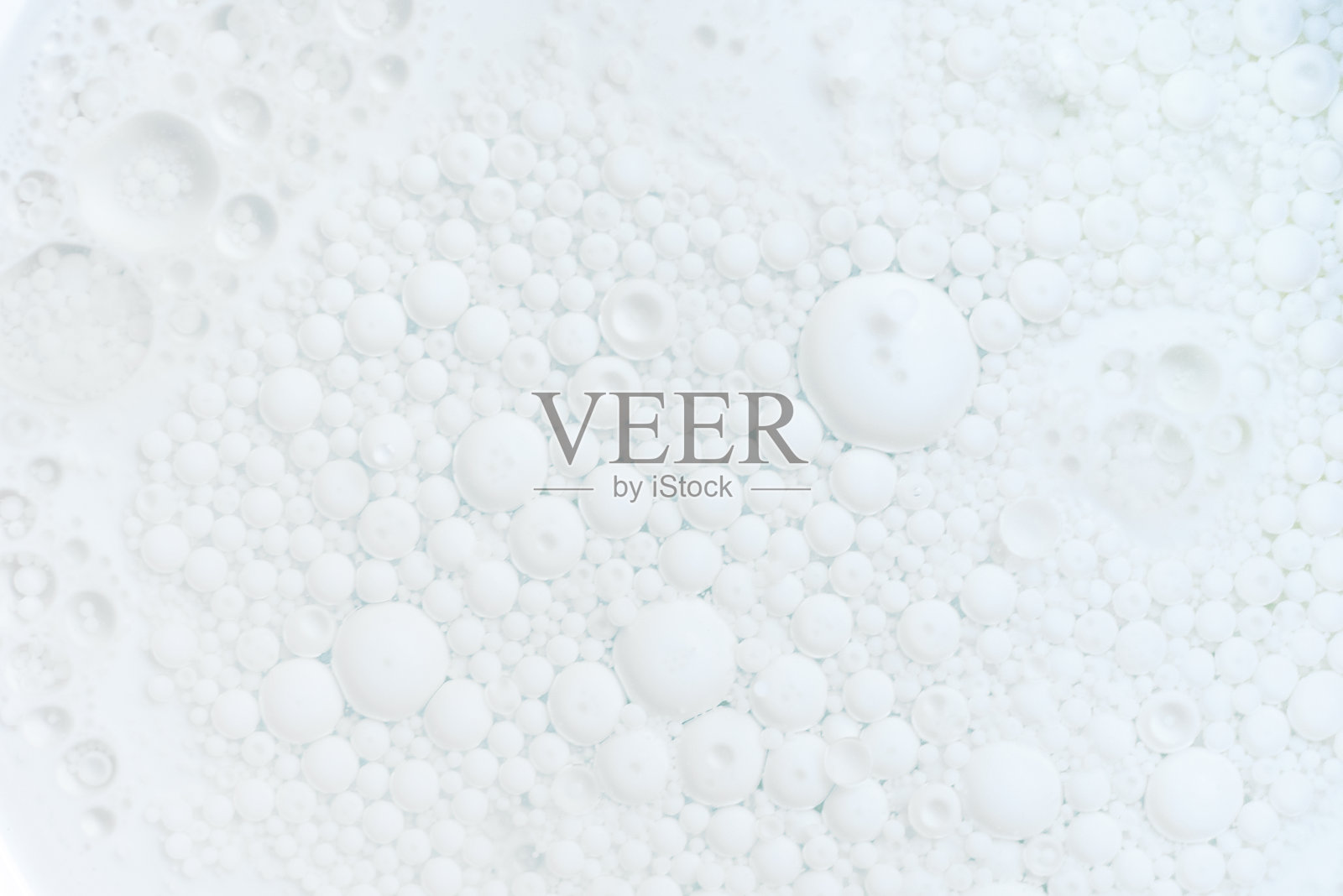 白色背景上的白色气泡。照片摄影图片