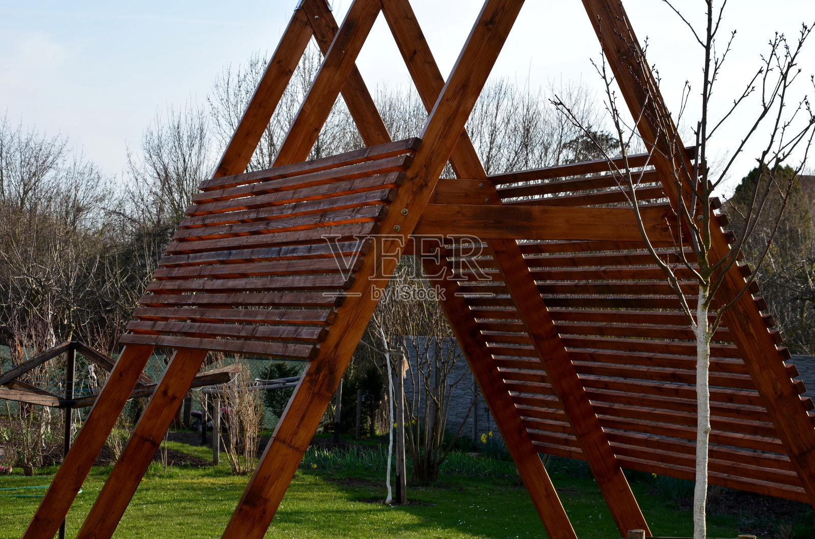为幼儿园操场建造遮阳藤架照片摄影图片