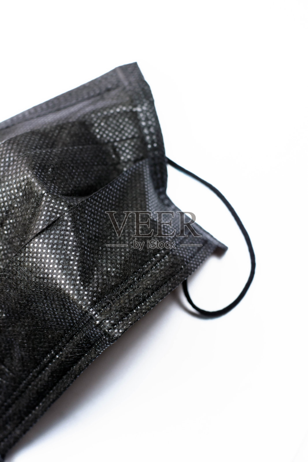 用于covid-19或冠状病毒隔离的外科口罩安全，白色背景上有拷贝空间照片摄影图片