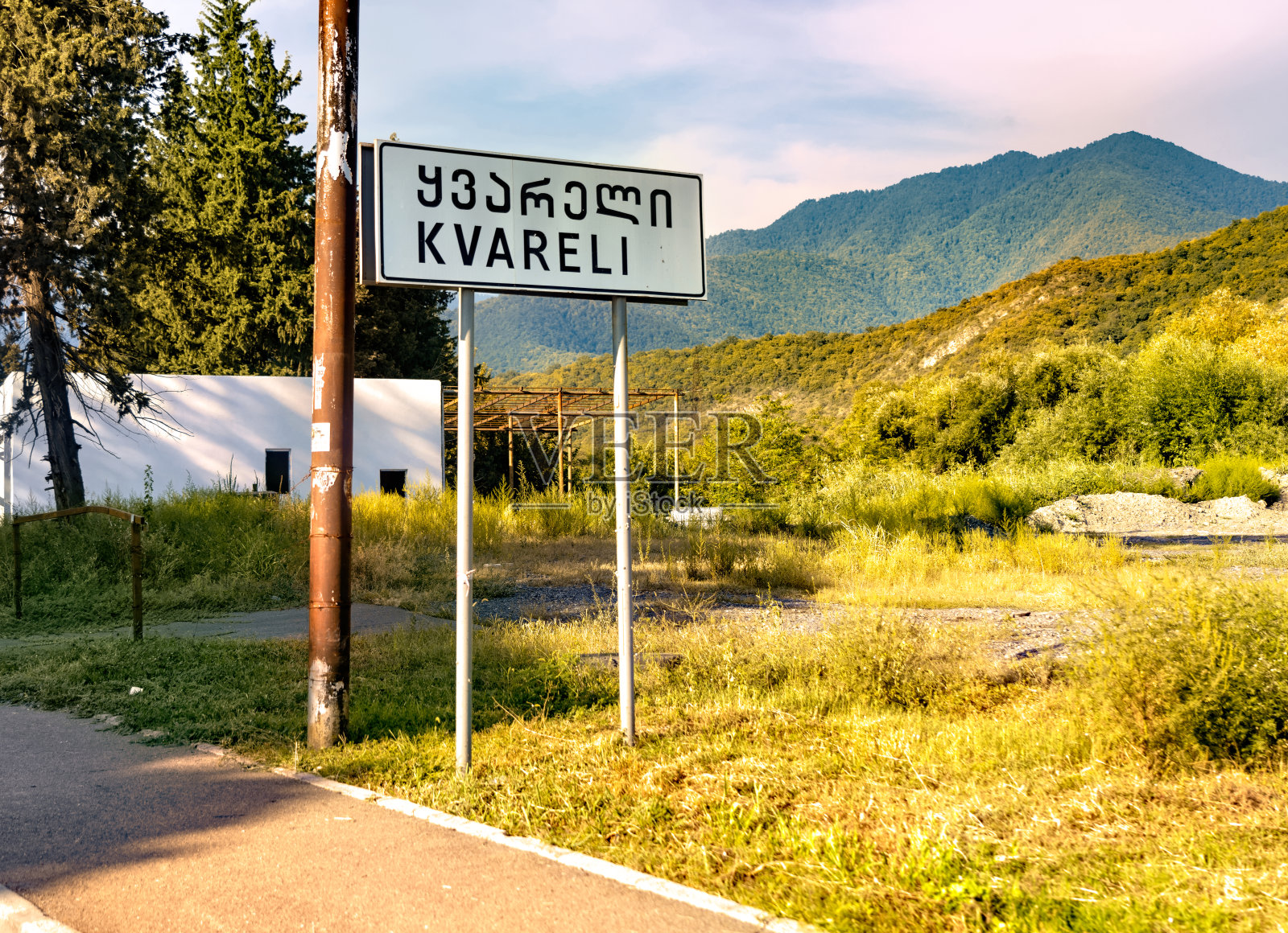 有城市名称的路标照片摄影图片