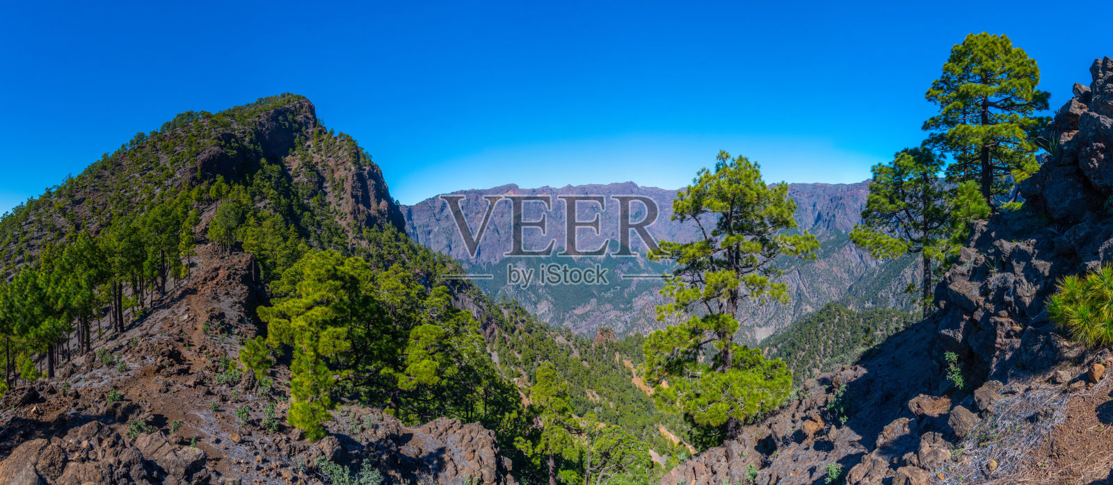 西班牙加那利群岛拉帕尔马的塔布里恩特火山国家公园全景图。照片摄影图片