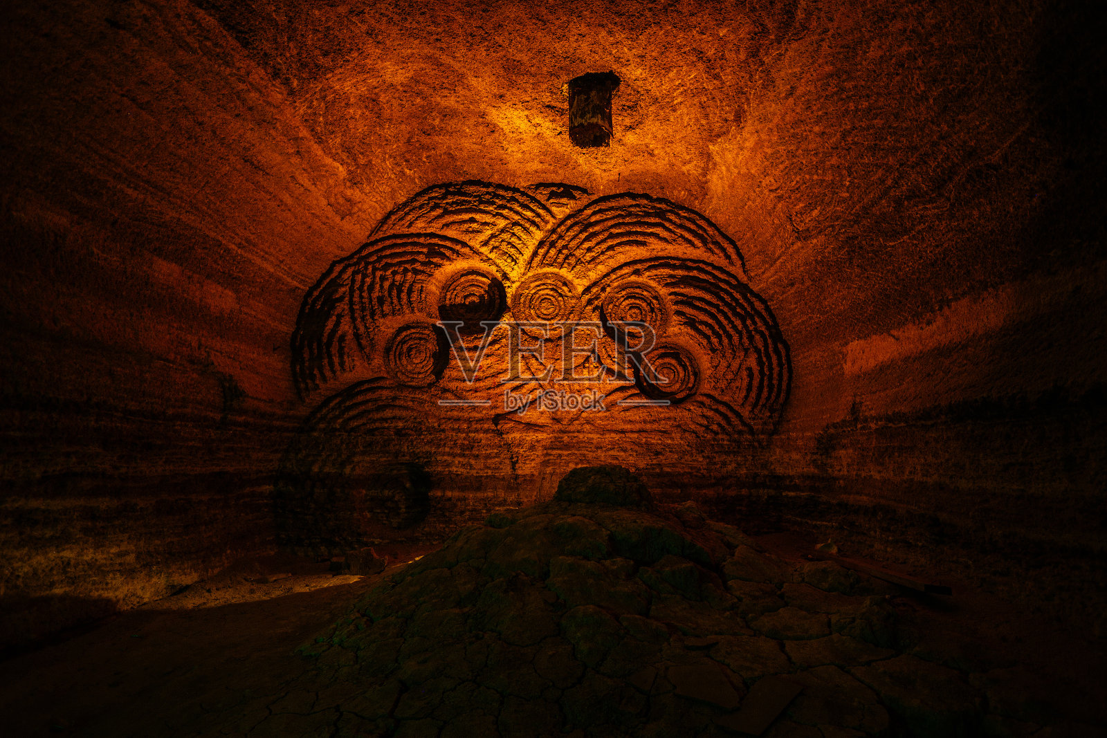 废弃的探矿用钻机的痕迹照片摄影图片