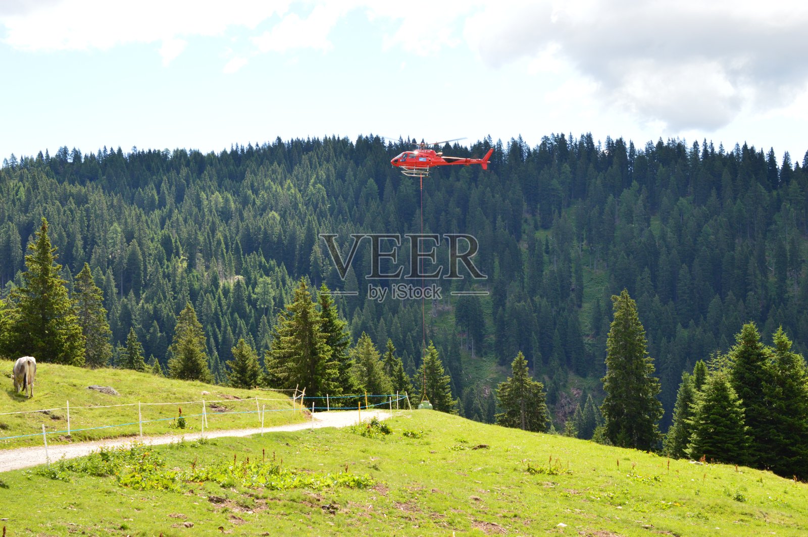 用直升机拍摄南蒂罗尔的风景照片摄影图片