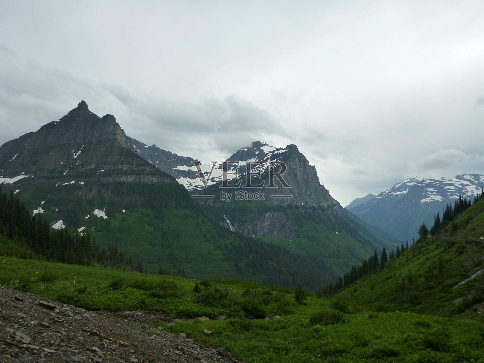 冰川国家公园雨景照片摄影图片