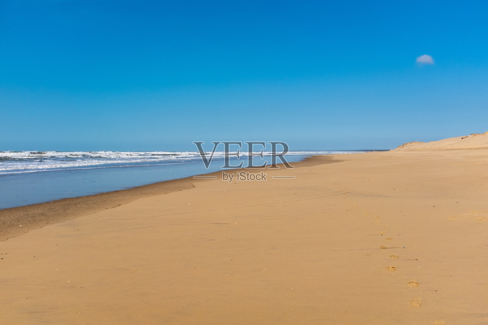 法国大西洋海岸的空旷海滩照片摄影图片